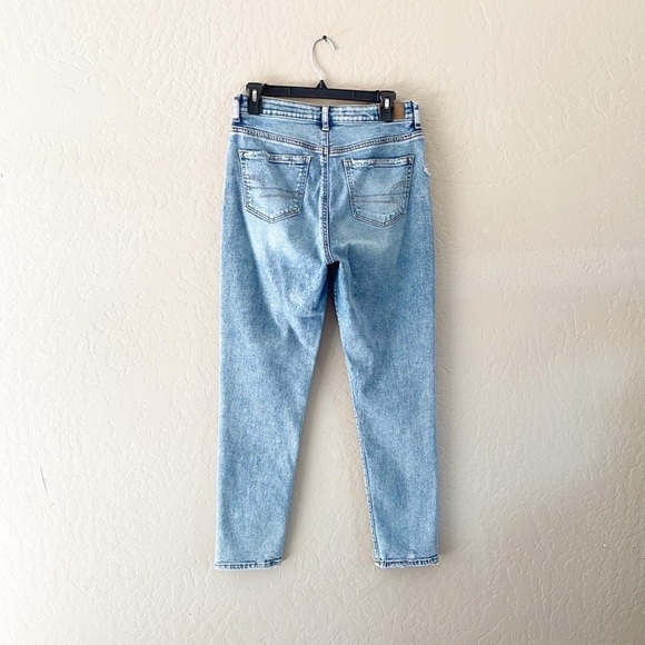 American‎ Eagle Lighter Wash Mom Jeans - Picture 6 of 9